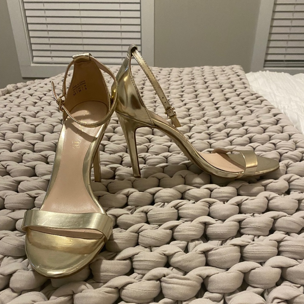 ALDO women's heels 8.5 white / gold